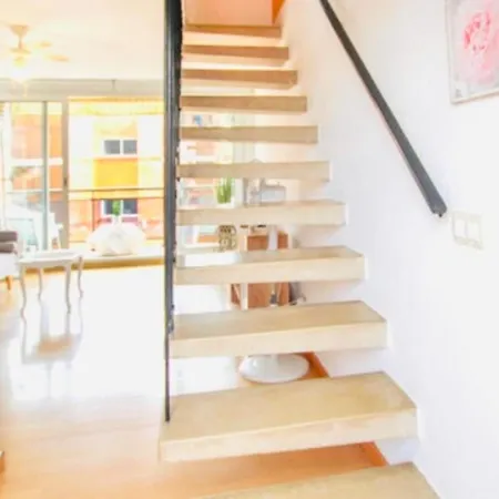 Duplex Con Terraza En La Playa 아파트 콤마루가